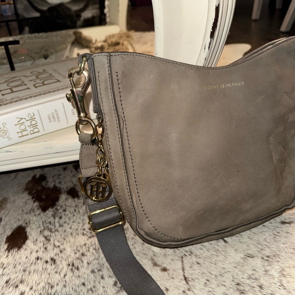 Tommy Hilfiger Leather Saddle/Crossbody Bag - Picture 2 of 6